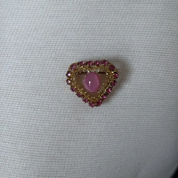 Vintage Czech Elegant Pink Lucite and Goldtone Heart Brooch - Picture 4 of 5